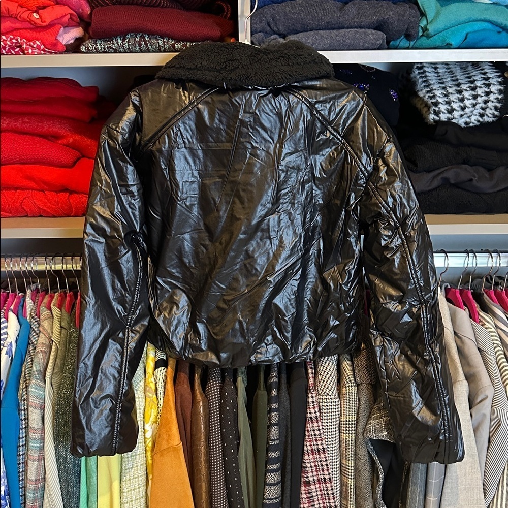 All in Motion black long sleeve fleece lined cropped puffer jacket size XS NWT - Picture 3 of 3